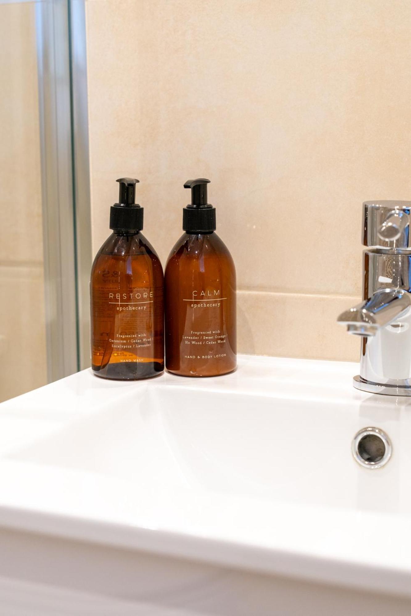 Trethvor House Ensuite Double Room With Free Parking In Quiet Residential Area 패드스토 외부 사진